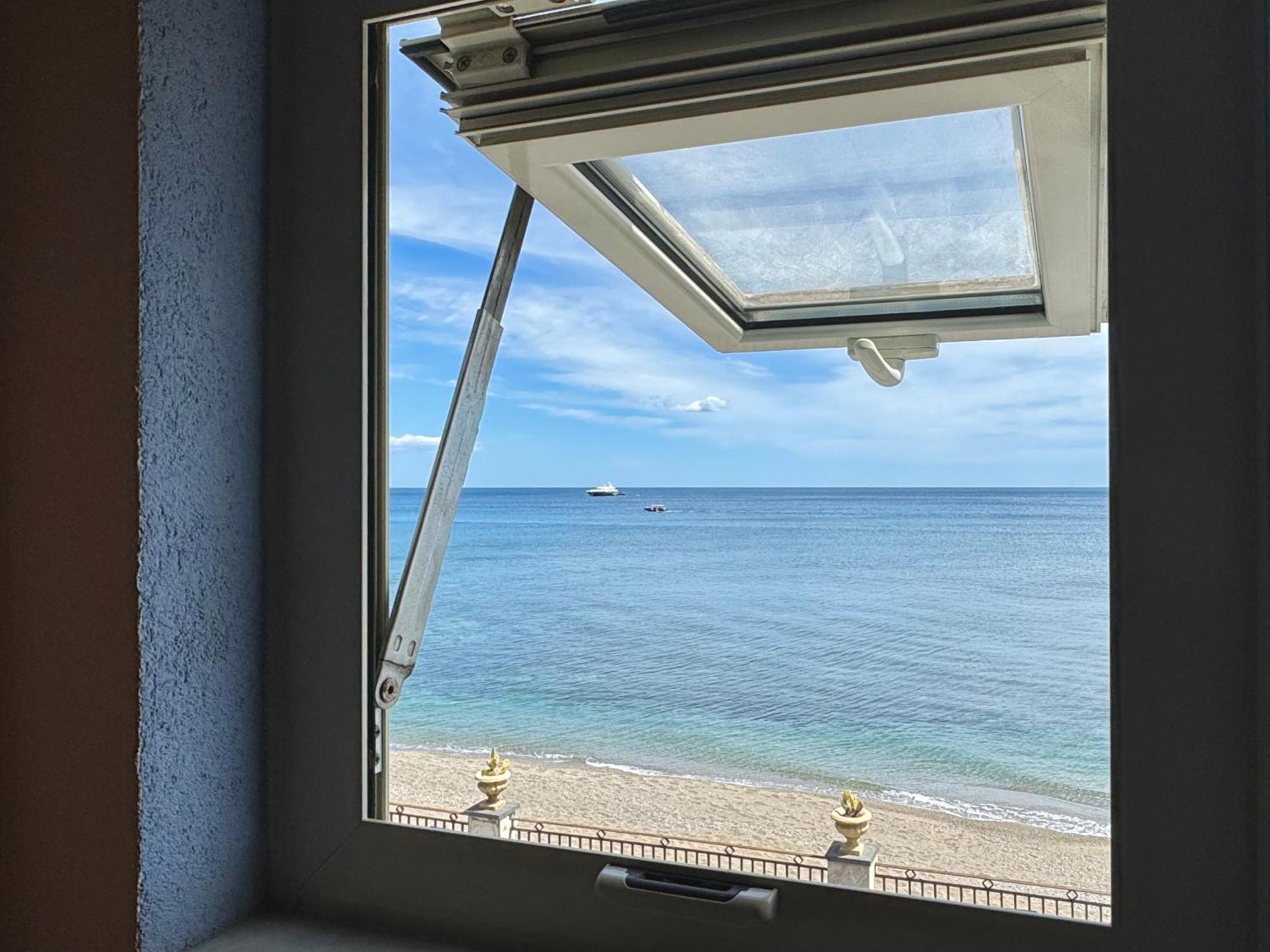 Maremare Apartments Giardini Naxos Esterno foto