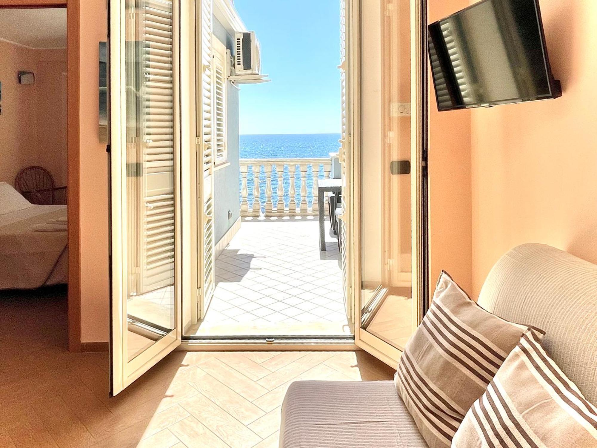 Maremare Apartments Giardini Naxos Esterno foto